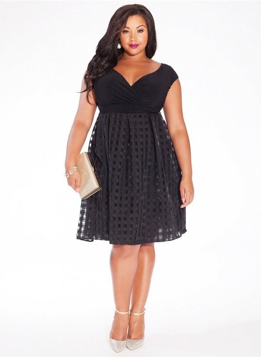 5 flattering plus size dress options for a wedding guest .