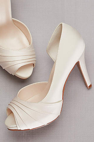 22 Breath-taking Ivory Wedding Shoes for Your Dre