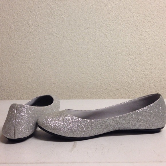 Payless Shoes | Silver Sparkly Flats | Poshma