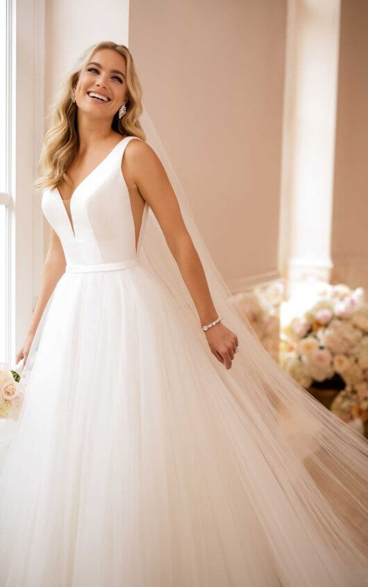 Simple Wedding Dress with V-Neckline | Stella York Wedding Gow