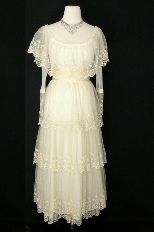 victorian tea dress | Lace dress vintage, Romantic wedding dress .