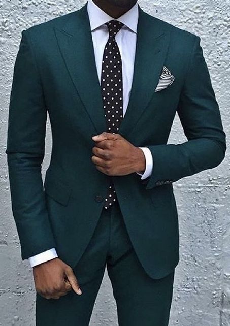 Mens forest green suit with peak lapels fashion 2019 #mensfashion .
