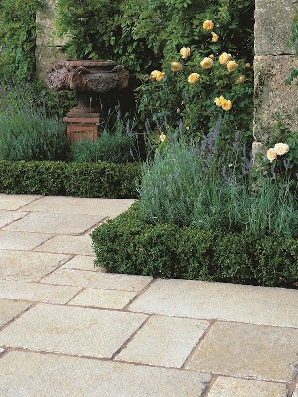The Ultimate Guide to Choosing Paving Slabs for Your Outdoor Space