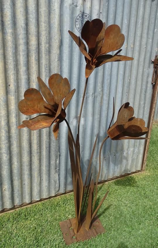 Exploring the Beauty of Metal Garden Art