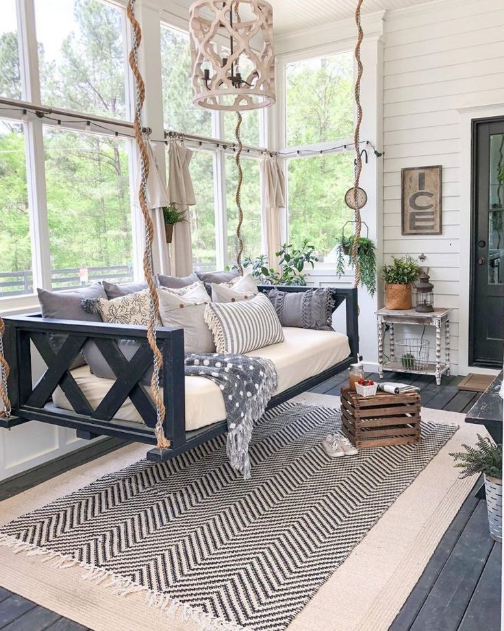 Charming Ways to Decorate a Small Screened-In Porch