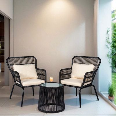 The Beauty of a Wicker Patio Set for Your Outdoor Space