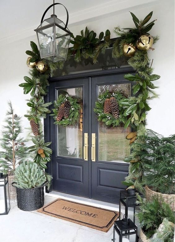 Festive Front Porch Decor for the Holiday Season