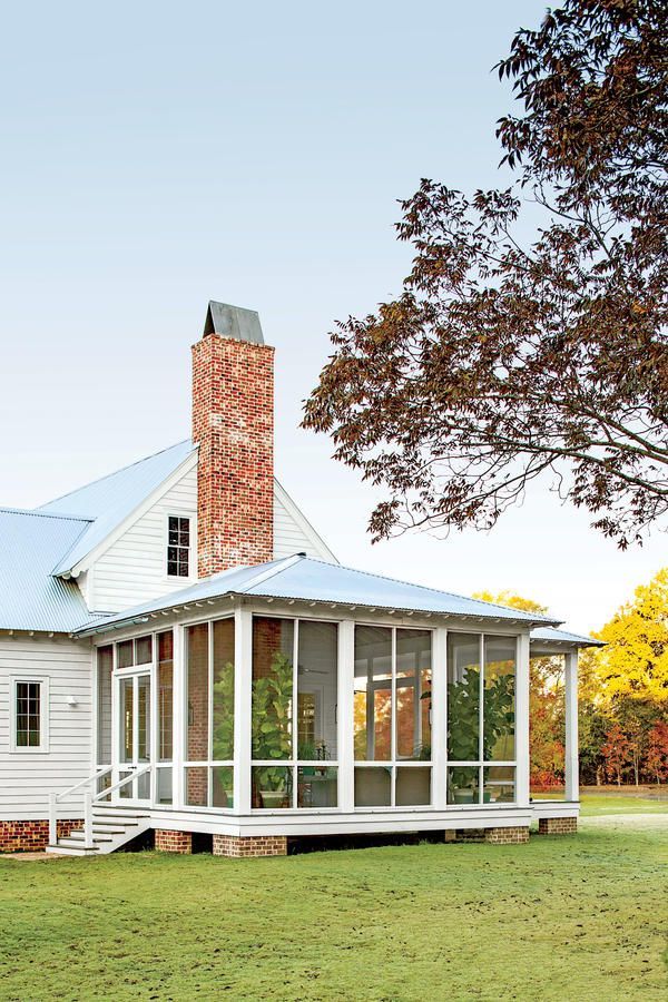 Enhance Your Outdoor Space with a Beautiful Screen Porch