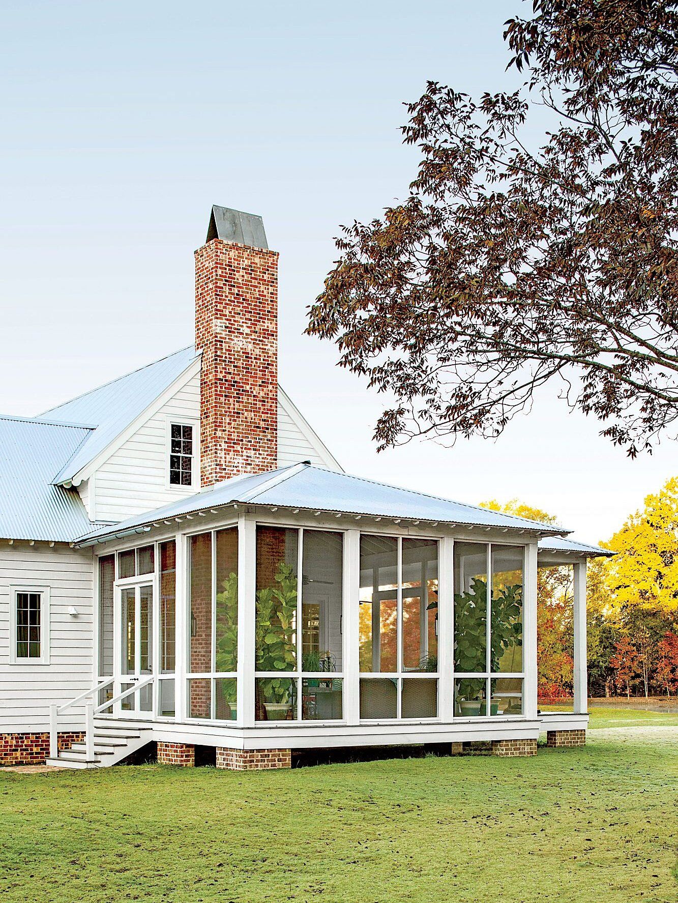 The Evolution of Screened-In Porches: A Modern Twist