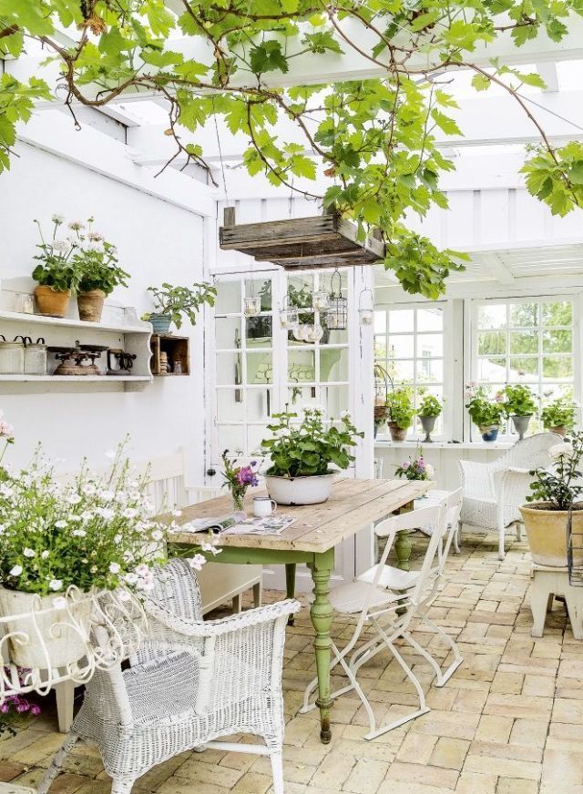 garden tables and chairs