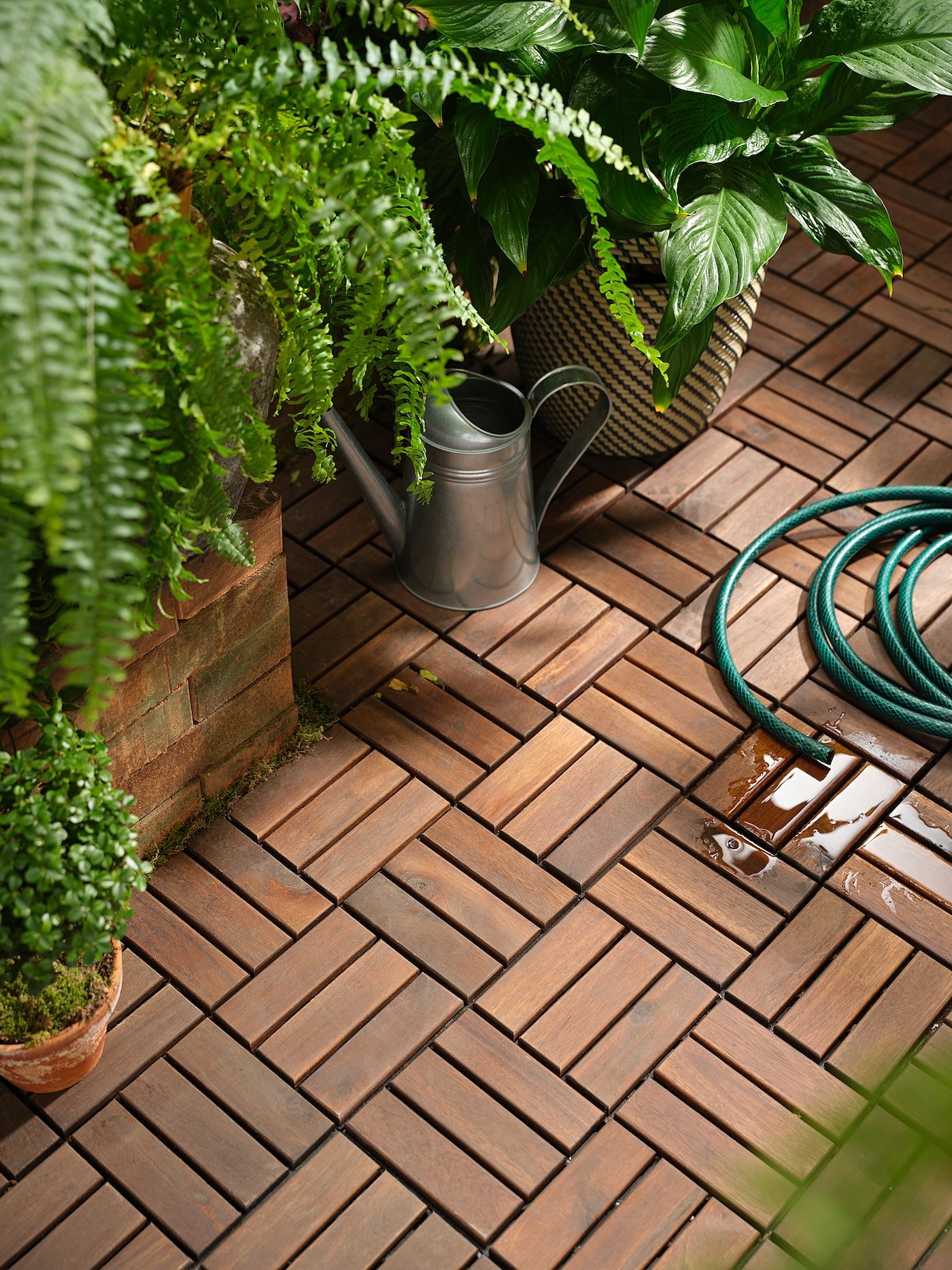 The Ultimate Guide to Choosing and Installing Deck Flooring