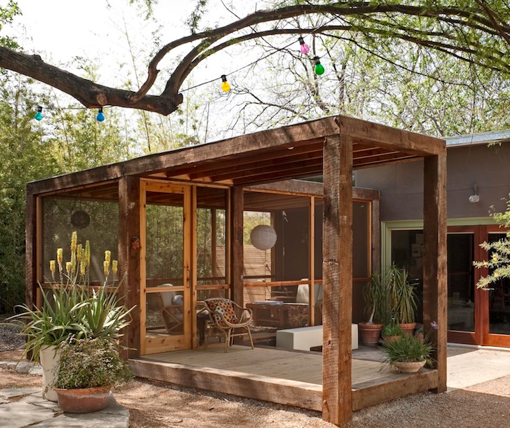 Enhance Your Outdoor Living Space with a Screened-In Porch Deck