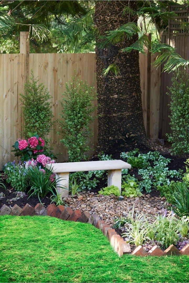 A Charming Addition to Your Outdoor Space: The Beauty of a Petite Garden Bench