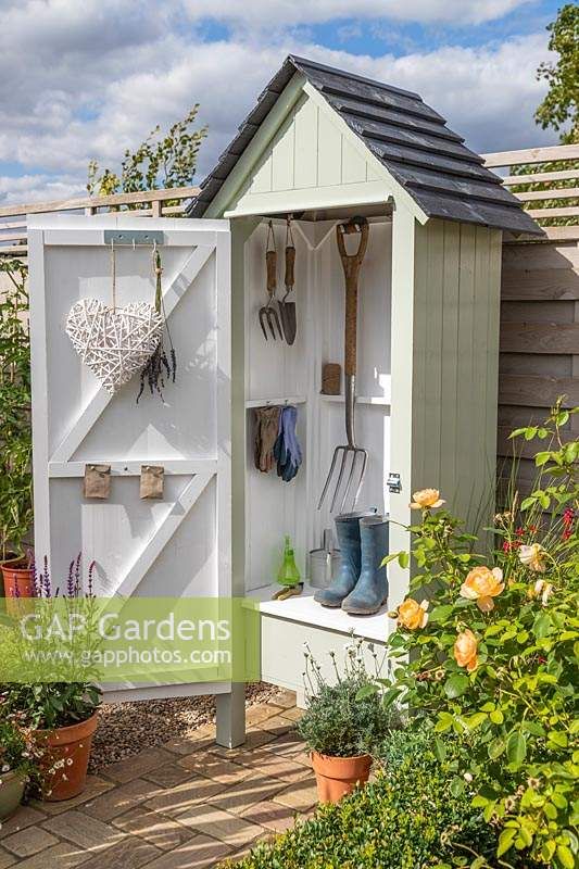 A Compact Garden Tool Shed: Organizing Your Outdoor Supplies
