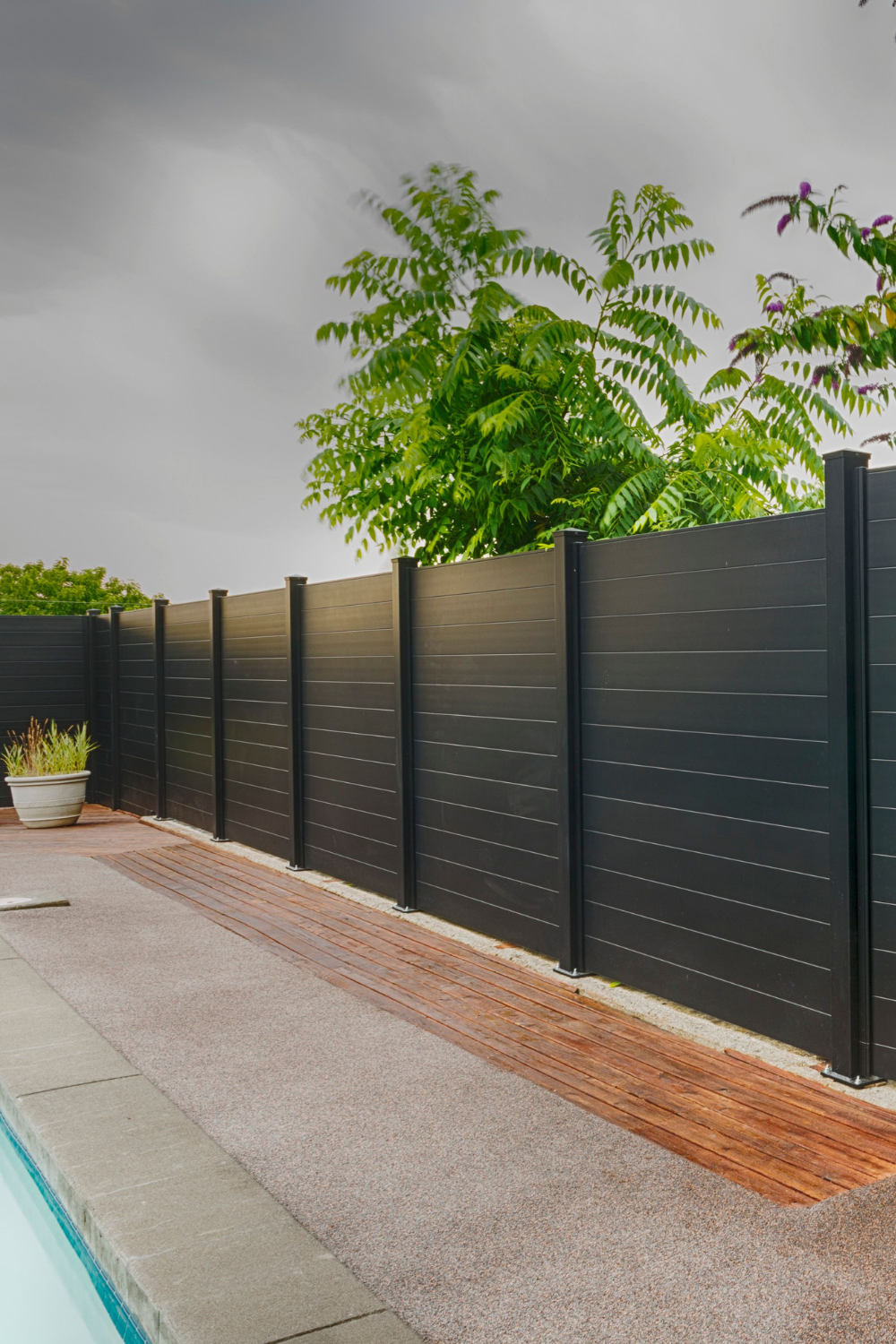 A Complete Guide to Choosing and Installing a Backyard Fence