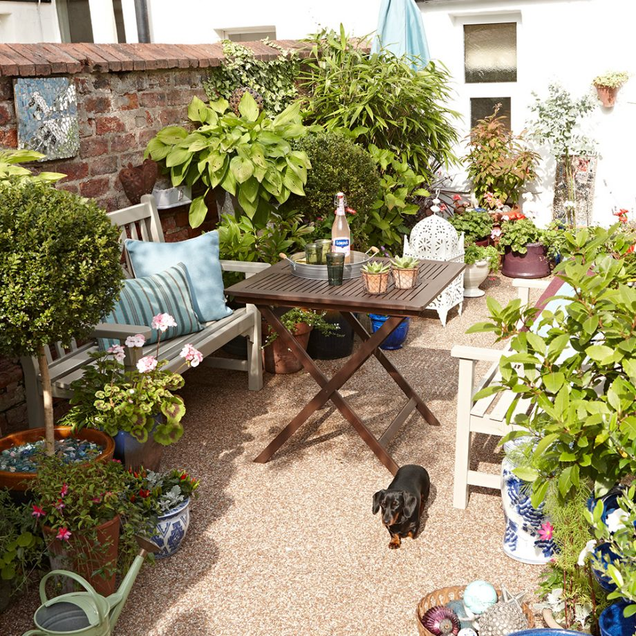 A Cozy Oasis: Creating a Small Garden Patio for Relaxation