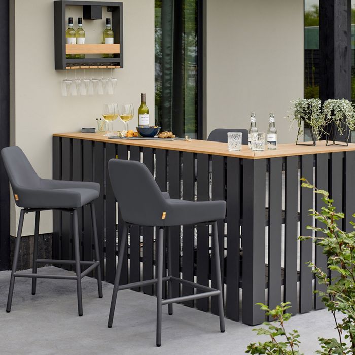 A Guide to Choosing the Perfect Outdoor Bar Set for Your Patio