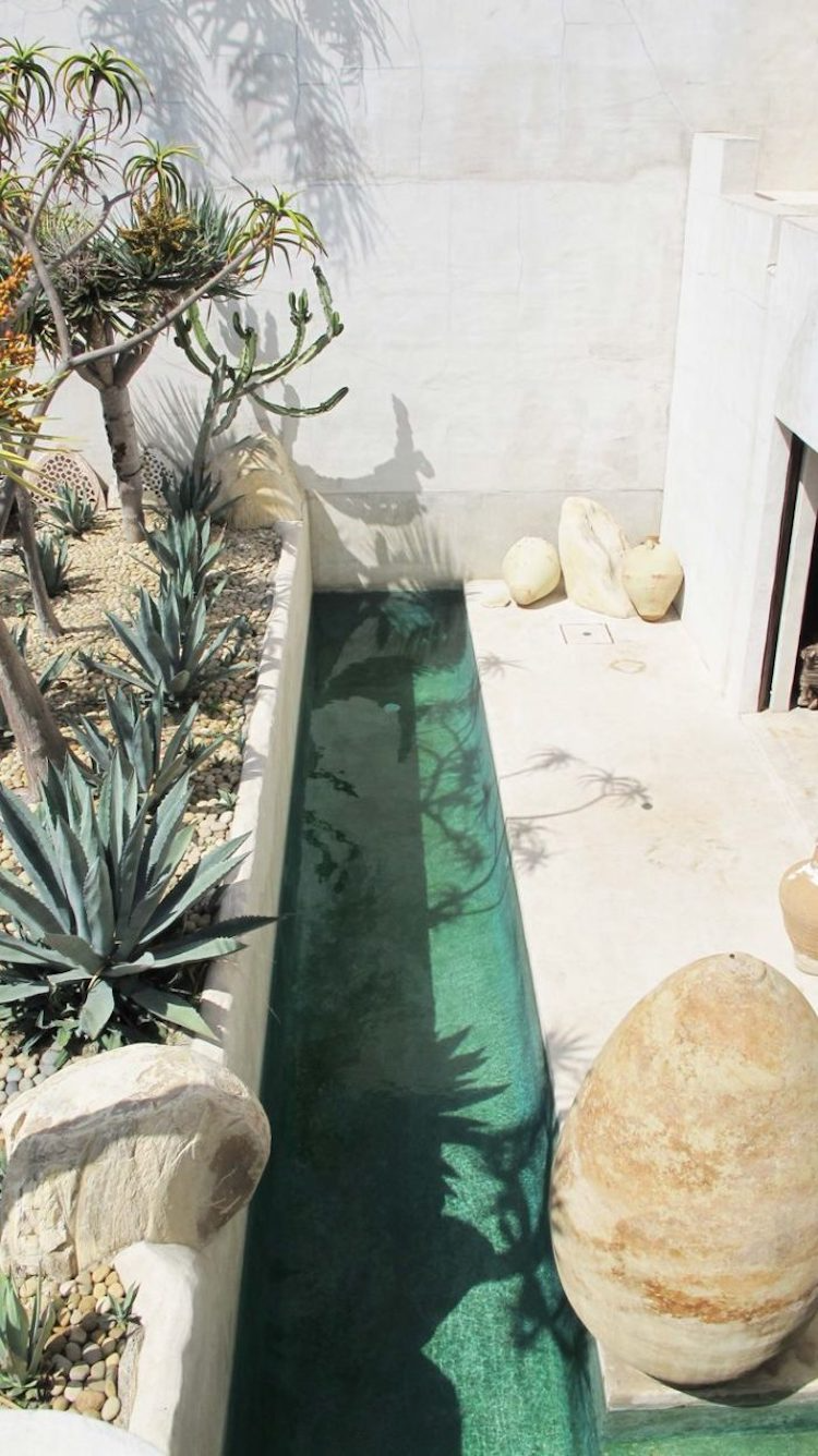 A Guide to Creating a Cozy Garden Oasis with a Pool