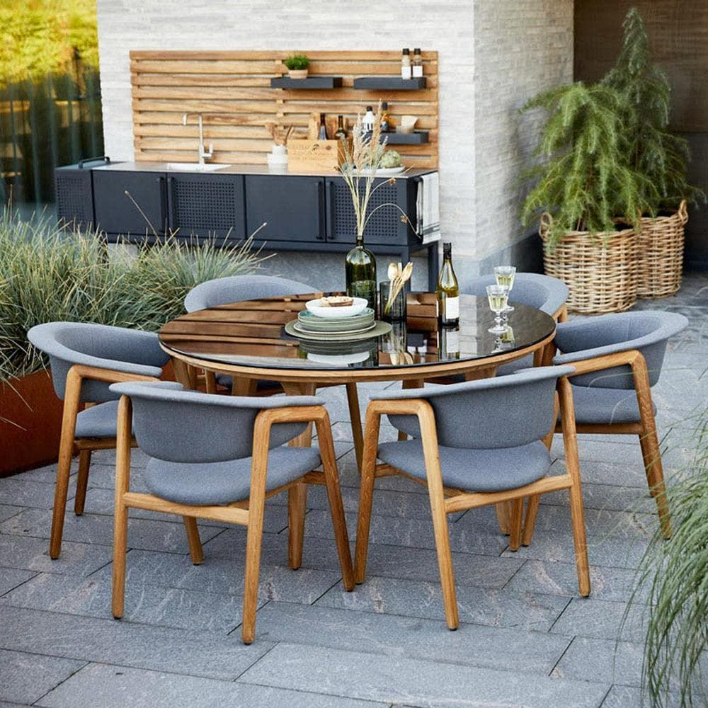 A Guide to Round Outdoor Tables: The Perfect Addition to Your Patio