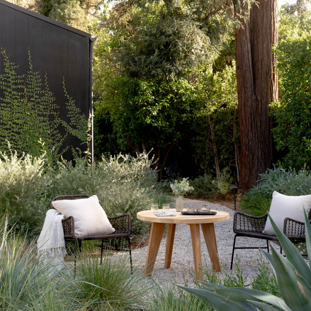 A Stylish Addition to Your Outdoor Space: Round Outdoor Tables