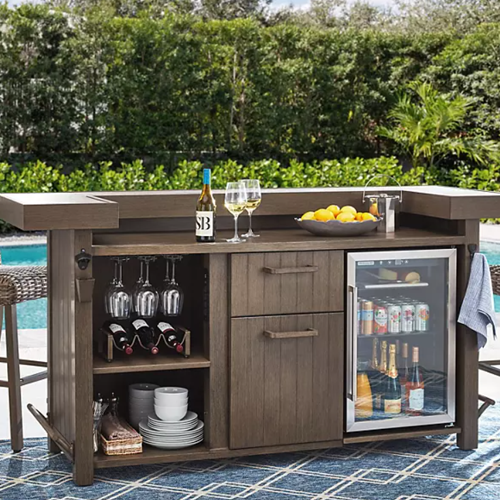 A Stylish Outdoor Bar Set for Your Patio Oasis