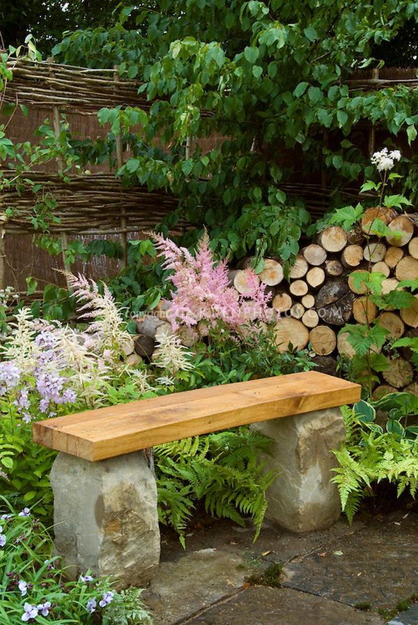 A Variety of Garden Benches for Outdoor Comfort