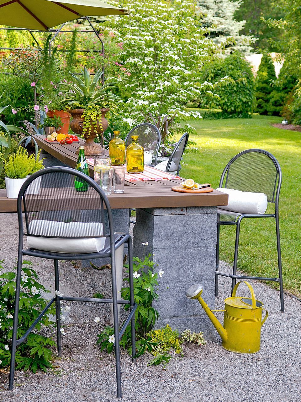 An Introduction to Outdoor Bar Tables: The Perfect Addition to Your Outdoor Space