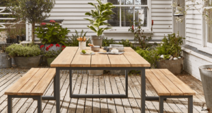 outdoor table and chairs