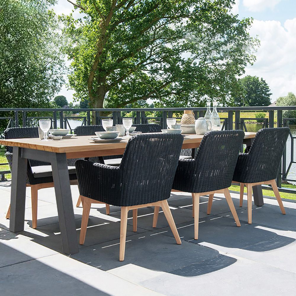 Beautiful Options for Alfresco Dining Arrangements