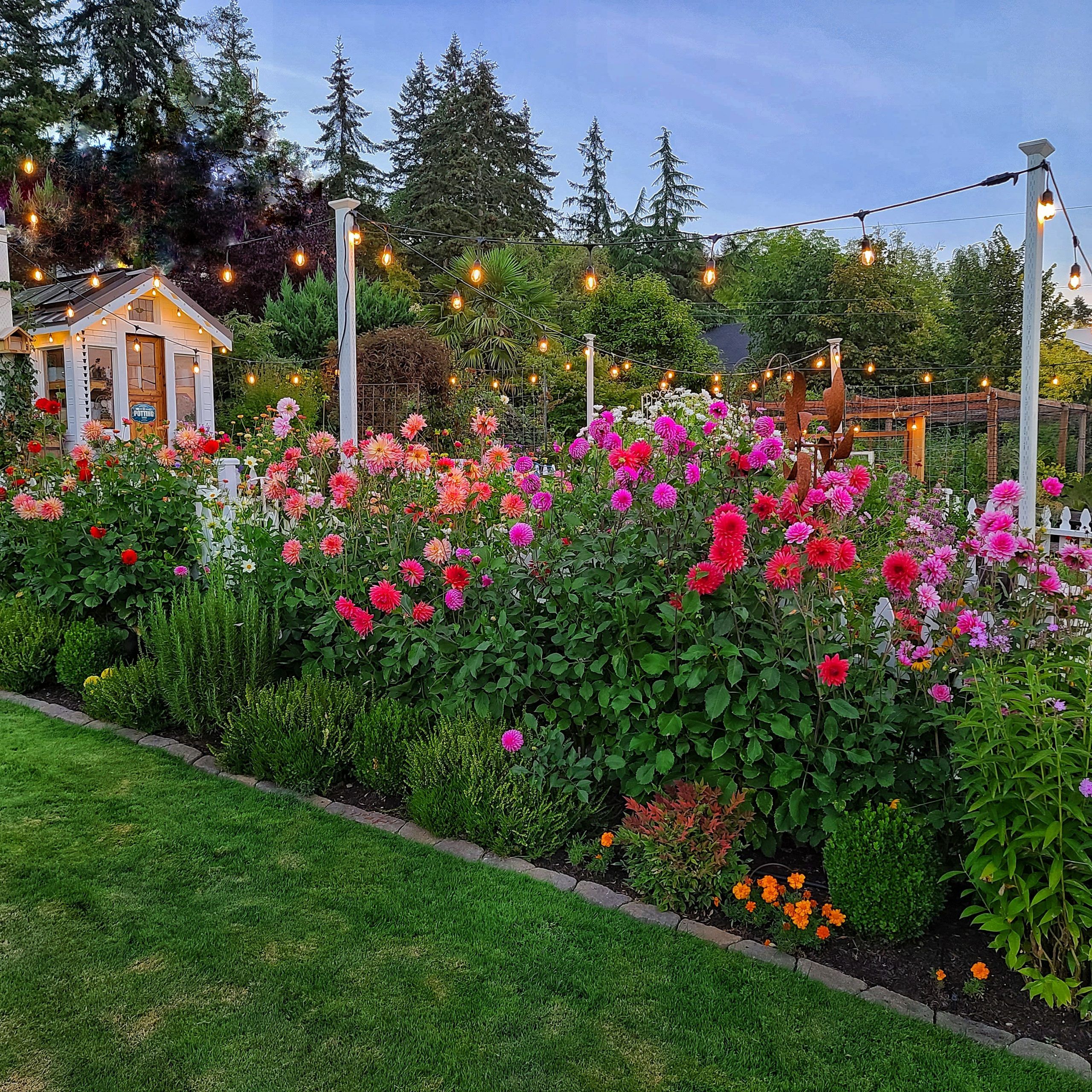 Beautiful and Creative Backyard Flower Garden Ideas