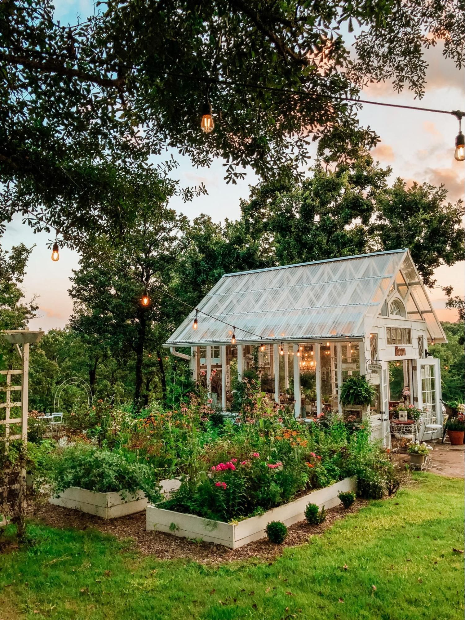 Beautiful and Creative Flower Garden Ideas for Your Backyard