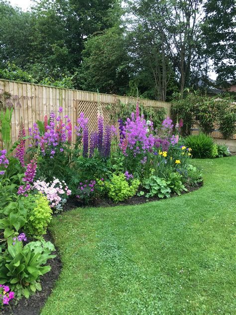 Beautiful backyard flower garden inspirations