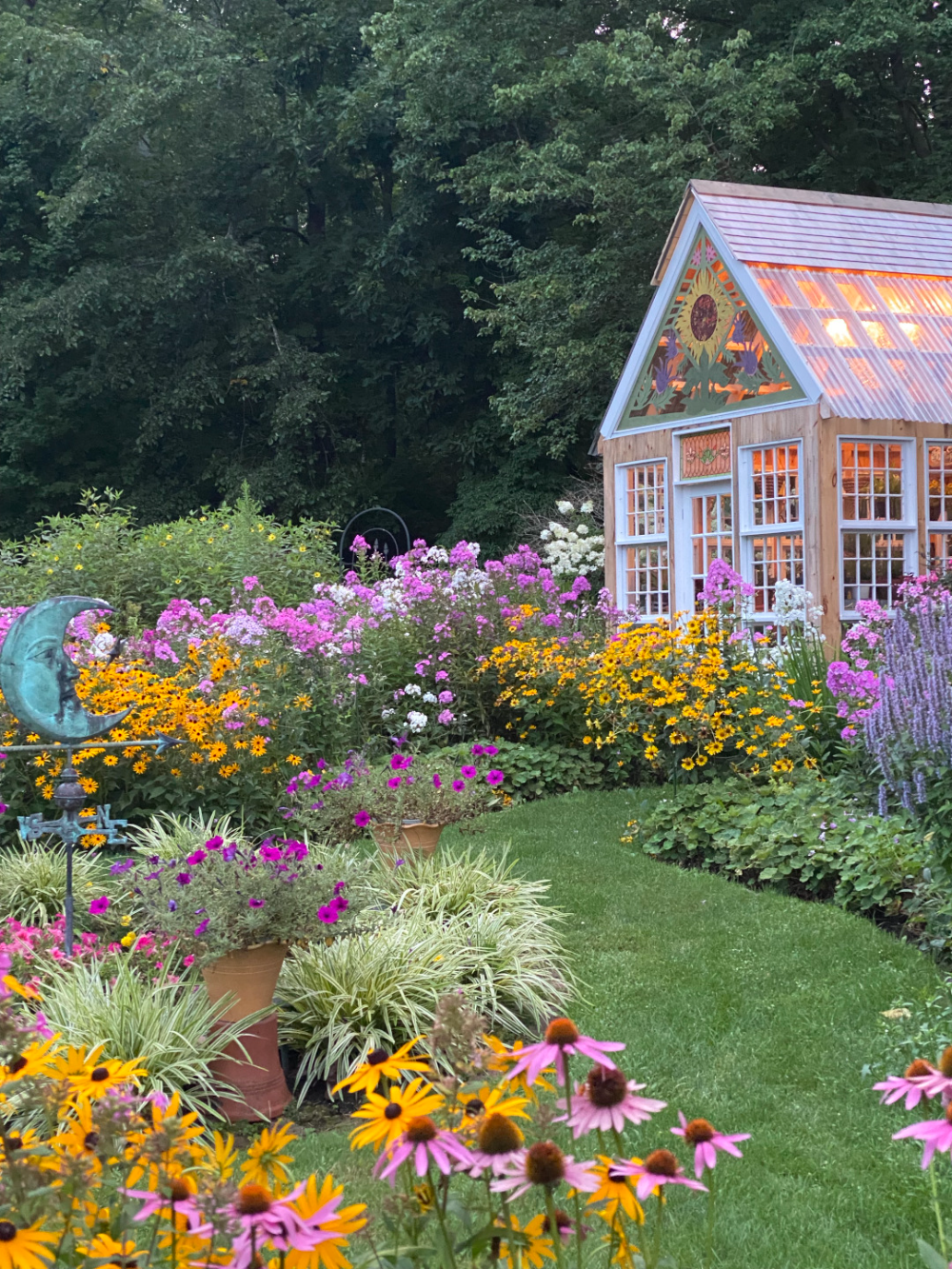 Blooming Beauty: Discover Creative Backyard Flower Garden Ideas