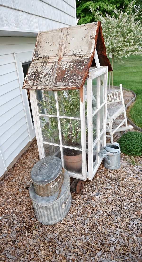 Charming Rustic Garden Decor: Enhancing Outdoor Spaces with Vintage Flair