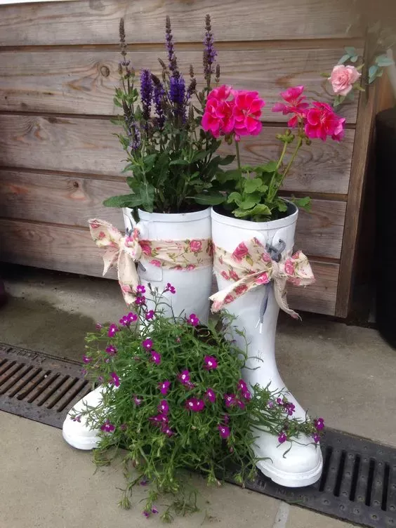 Charming Rustic Garden Planters: Add Character to Your Outdoor Space
