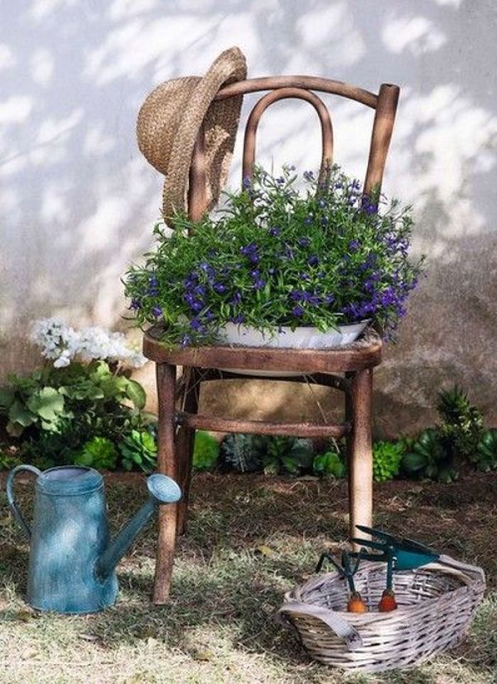 Charming Rustic Garden Planters: Add a Touch of Country Elegance to Your Outdoor Space