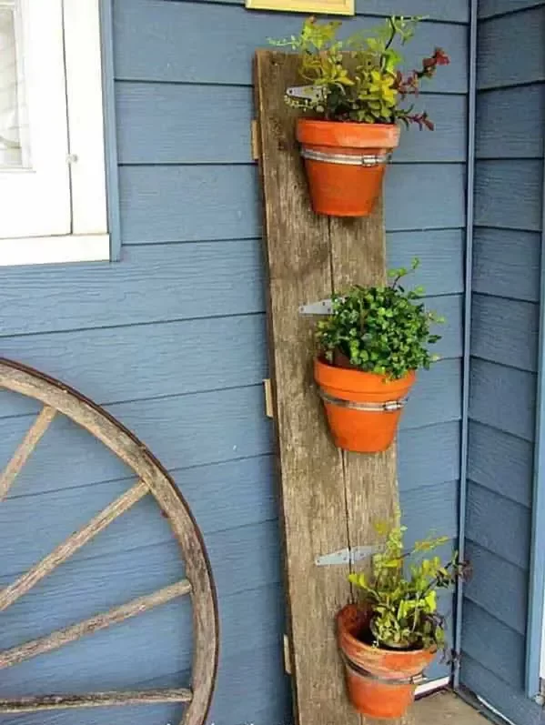 Charming Rustic Garden Planters: Adding Elegance to Your Outdoor Space