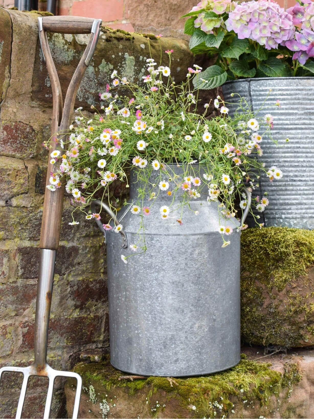 Charming Rustic Garden Planters: Enhance Your Outdoor Space with Earthy Elegance