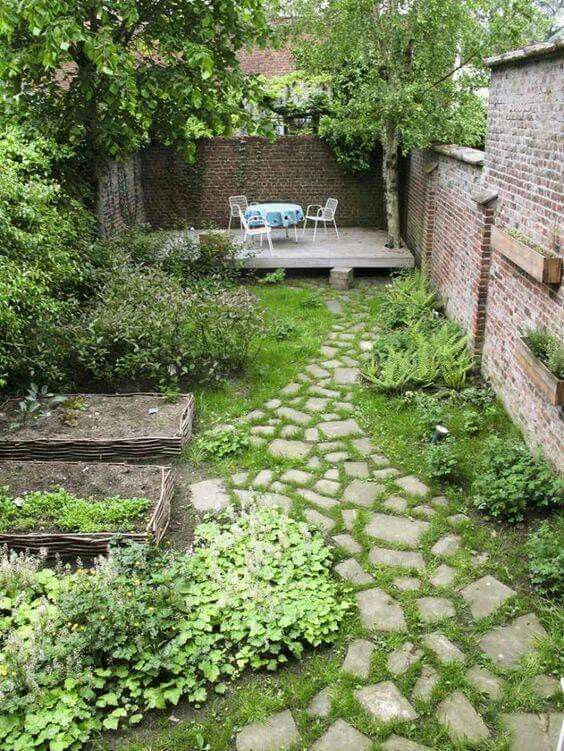 Charming Ways to Decorate Your Small Garden