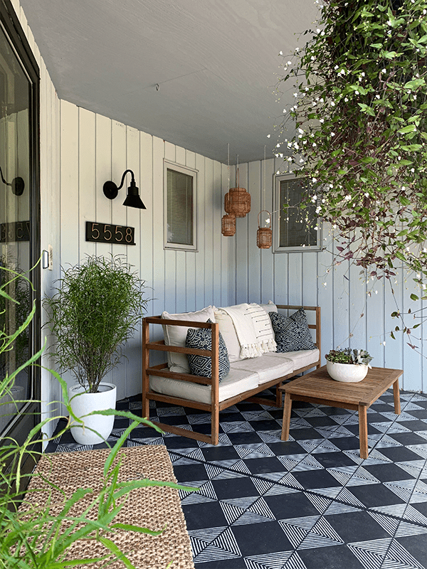 Charming Ways to Decorate a Small Screened-In Porch