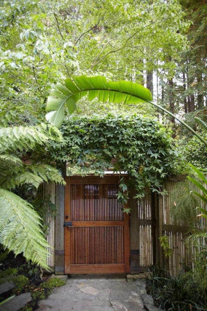 Charming Wooden Garden Gates for a Beautiful Entrance