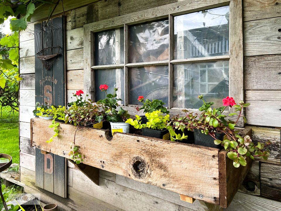 Charming handmade garden planters for a rustic touch