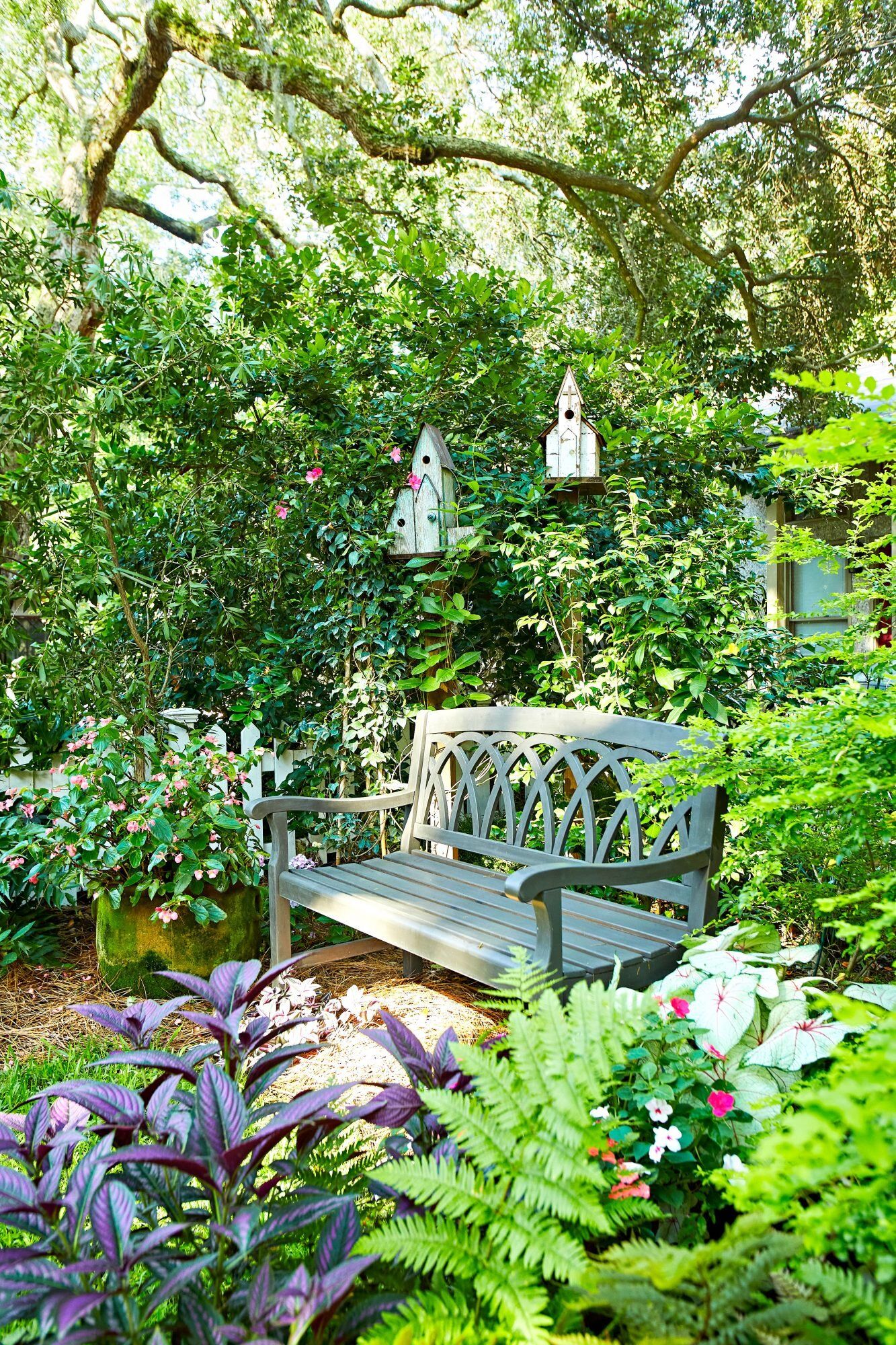Choosing the Perfect Garden Bench for Your Outdoor Space