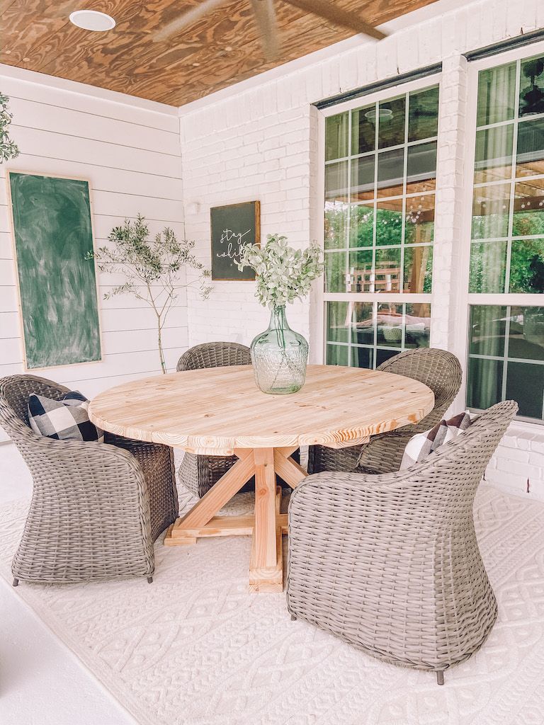 Choosing the Perfect Round Outdoor Table for Your Patio