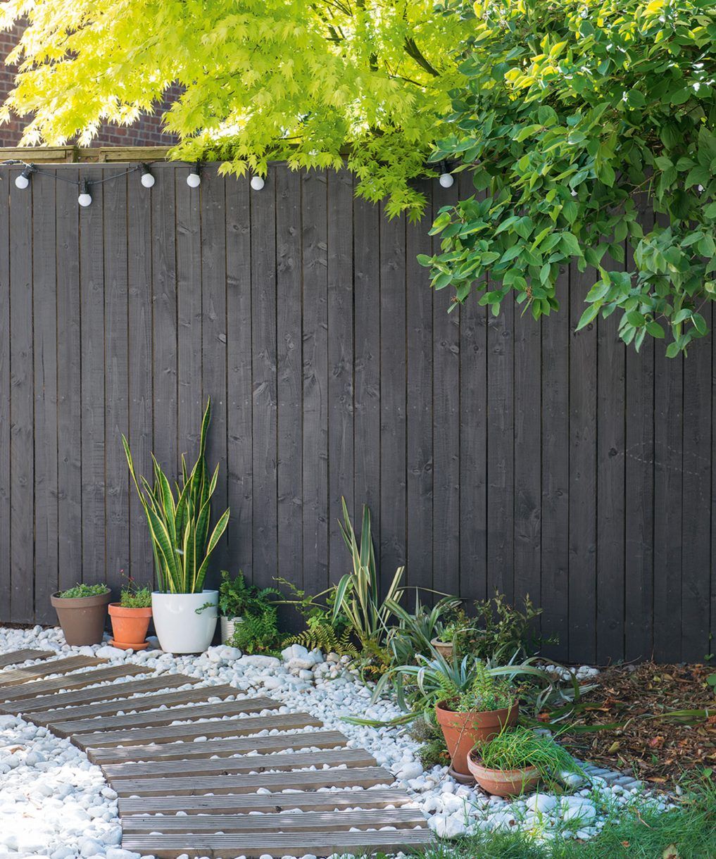 Choosing the Right Garden Fence Panels for Your Outdoor Space