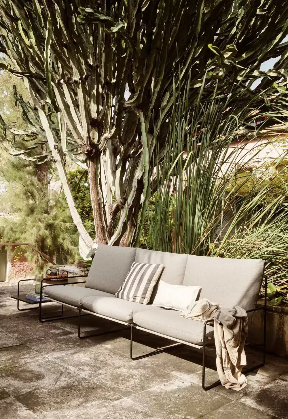 Comfortable Outdoor Lounge Chairs for Relaxing in Style