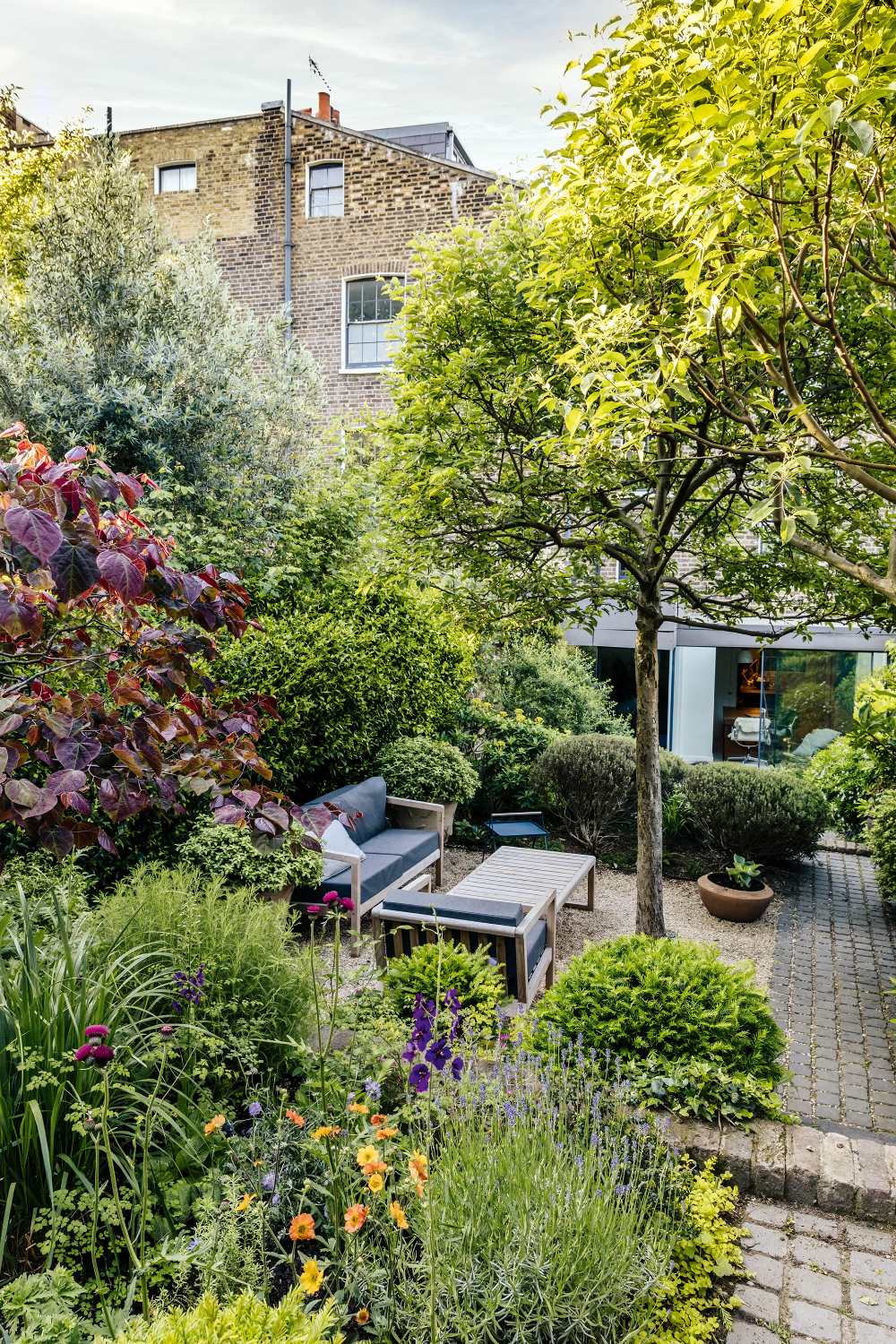 Compact Front Gardens: Optimizing Space with Style