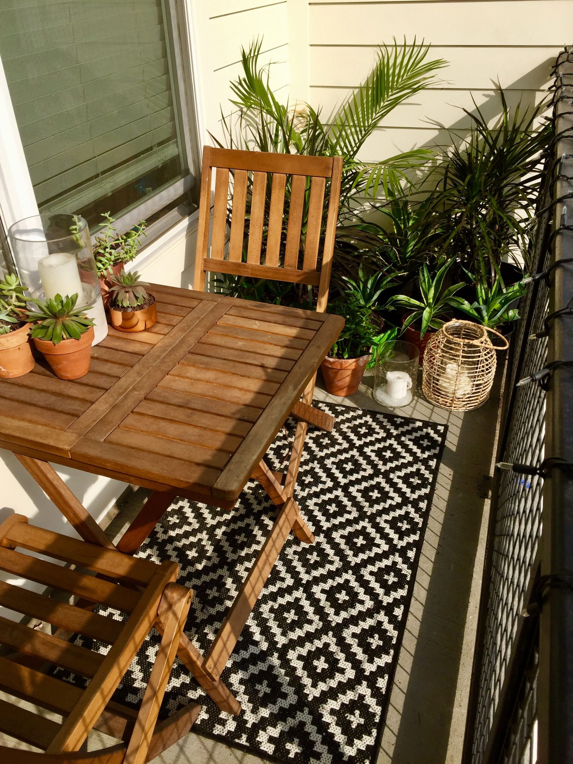 Compact Outdoor Patio Table: The Perfect Addition to Your Outdoor Space