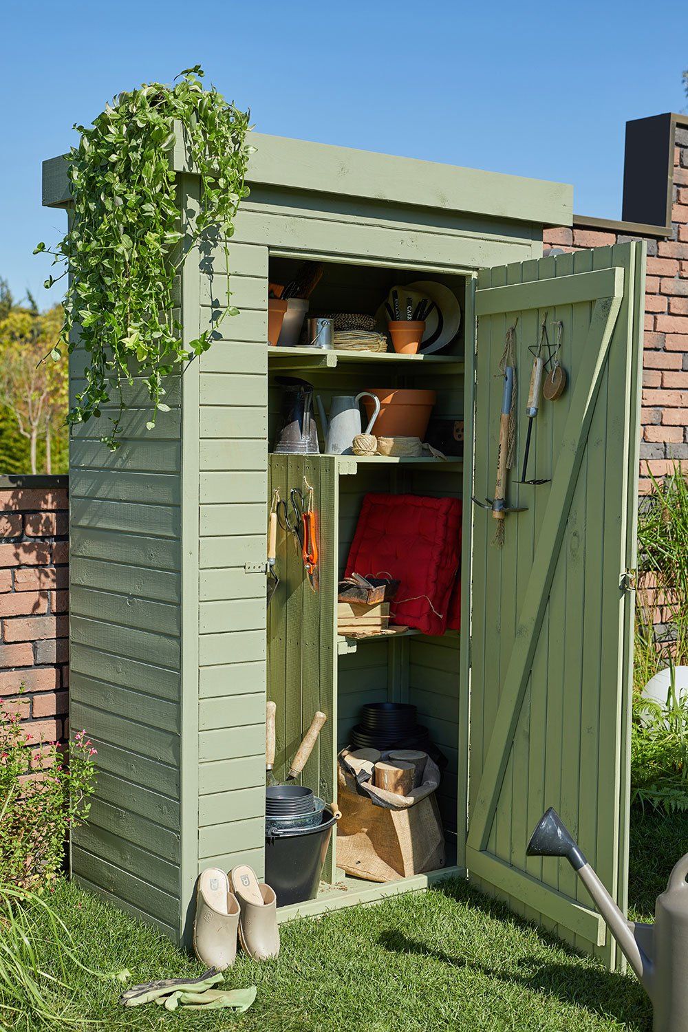 Compact Solutions for Storing Garden Tools and Supplies