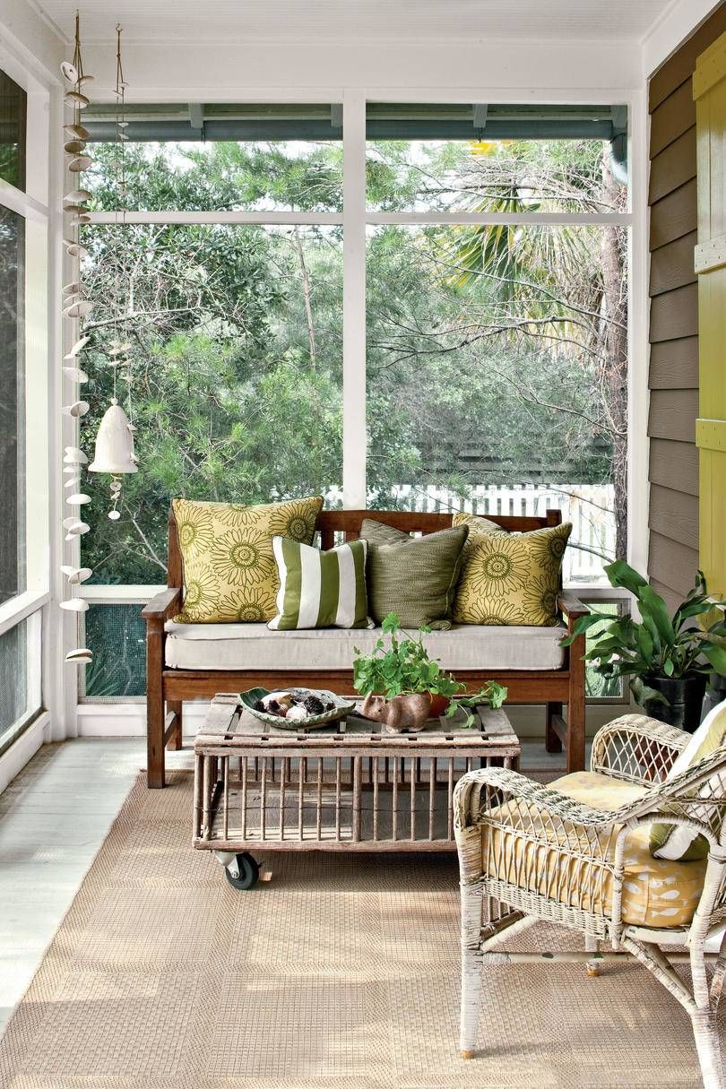 Cozy and Chic Screened-In Porch Decor Ideas